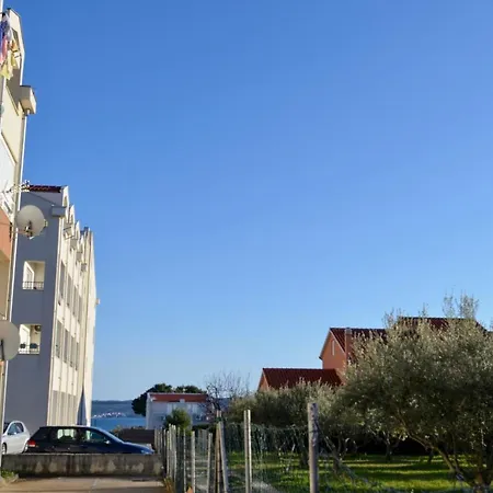 Mihaela Apartmans 150m Near The