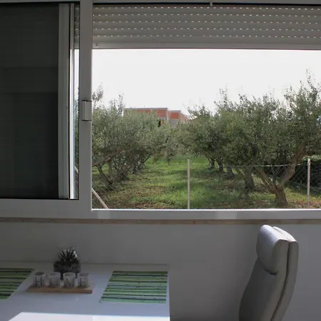 Mihaela Apartmans 150m Near The *
