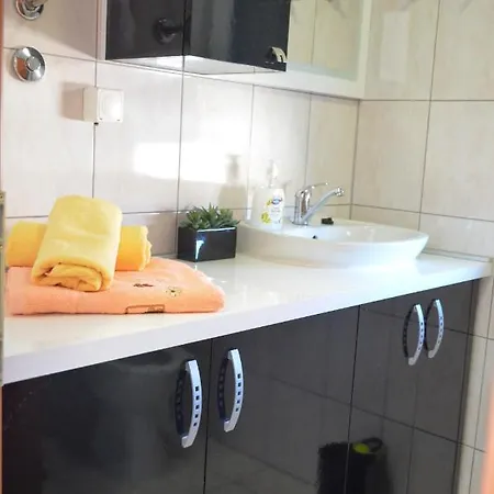 Apartment Mihaela Apartmans 150m Near The