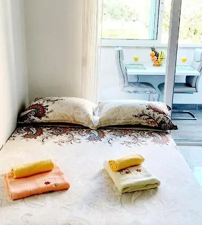 Mihaela Apartmans 150m Near The Apartment