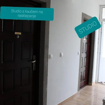 Daire Mihaela Apartmans 150m Near The Kastela