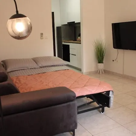 Apartment Mihaela Apartmans 150m Near The Kastela