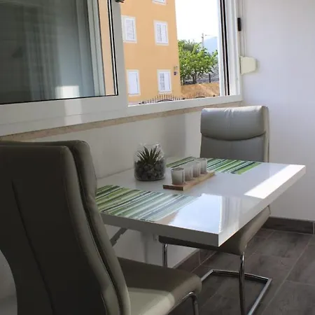Daire Mihaela Apartmans 150m Near The Kastela