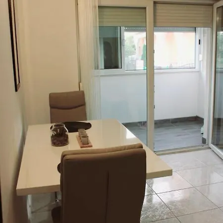 Apartment Mihaela Apartmans 150m Near The Kastela