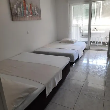 Mihaela Apartmans 150m Near The Apartment *