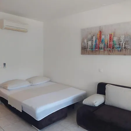 Daire Mihaela Apartmans 150m Near The *